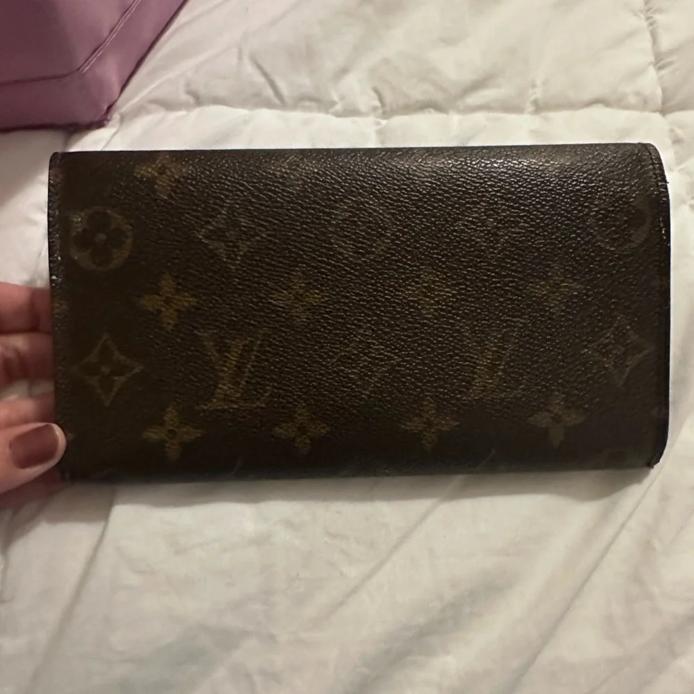 Louis Vuitton Sarah Monogram Wallet - Picture 2 of 6